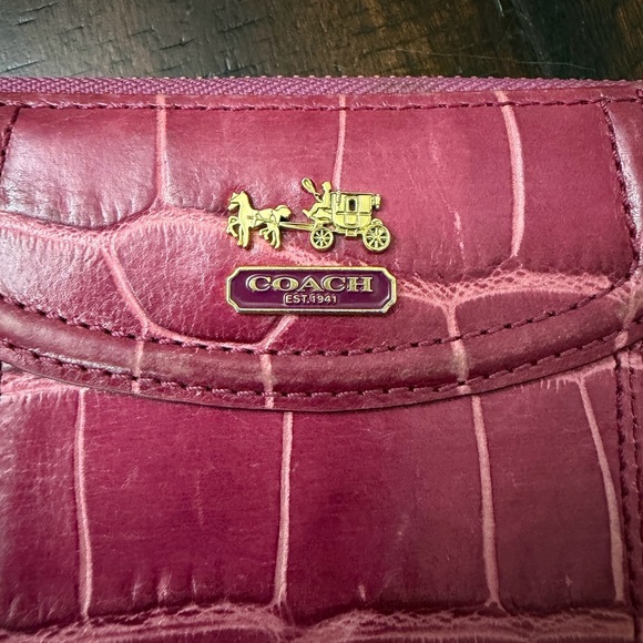 COACH ACCORDION ZIP WALLET IN CROC EMBOSSED LEATHER - Picture 5 of 8